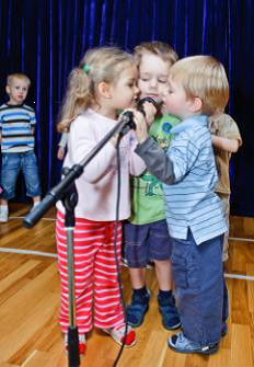 «Как научить малышей петь»